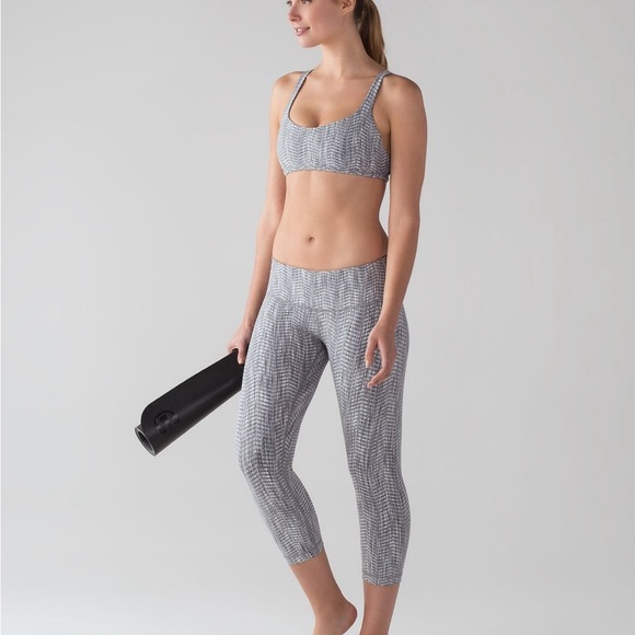 Lululemon Free To Be Zen Bra
Luon Arrow Jacquard Battleship Silver Spoon - Picture 4 of 10